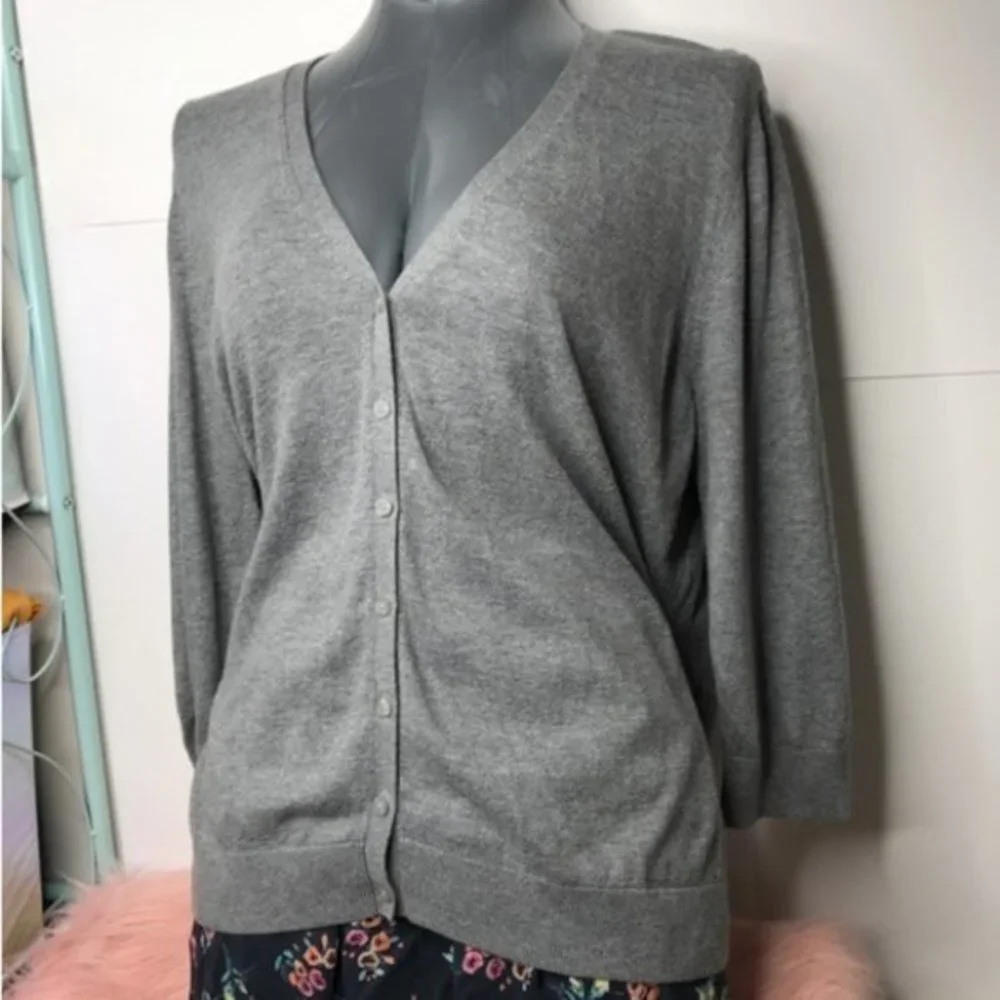 Old Navy Gray Button Up Cardigan Sweater X… - Picture 3 of 8